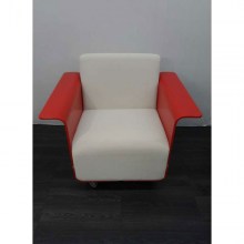 UnknownFauteuilWitRood_1